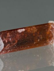 Turmalín var. rubelit
